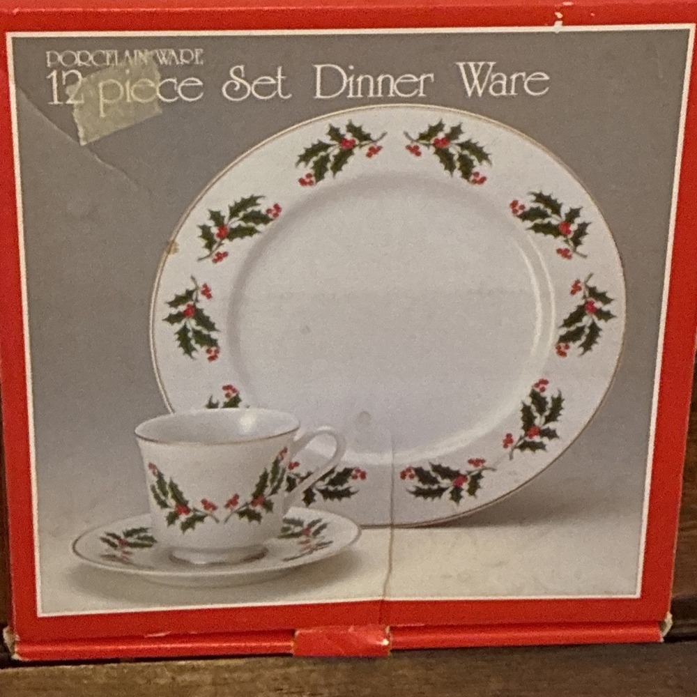 Christmas Holly Berry Porcelain‎ 12 pcs-4 Dinner Set